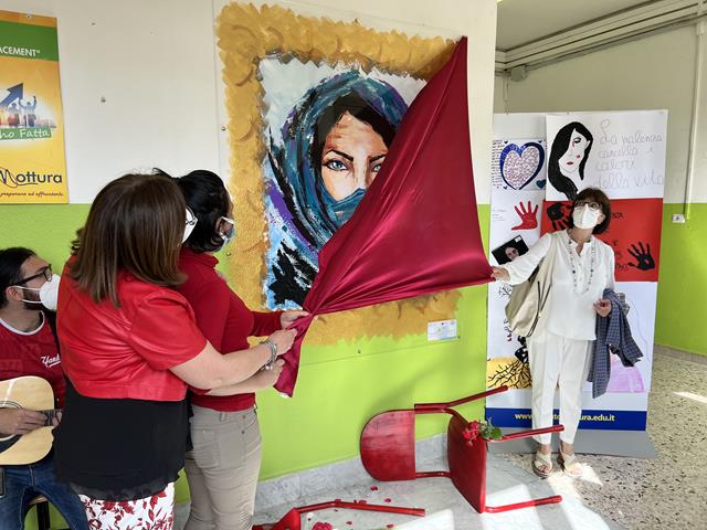 Caltanissetta, inaugurato al Mottura un murales contro la violenza di genere. Realizzato dagli studenti con i progetti Pon