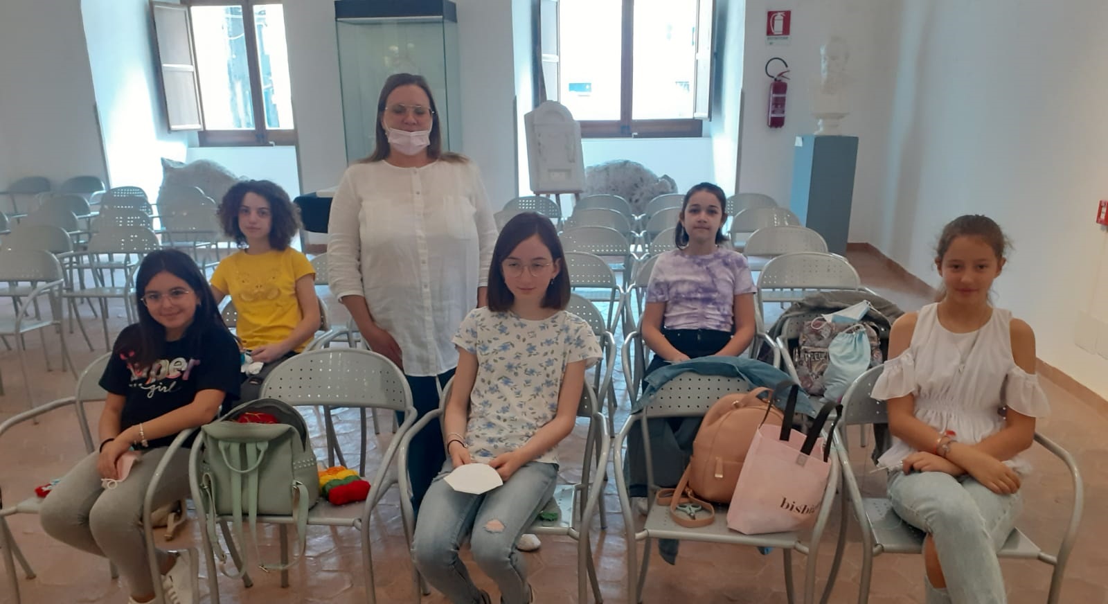 Caltanissetta, le piccole allieve di “Ricamiamo Giocando” creano accessori di moda e partecipano a concorsi internazionali