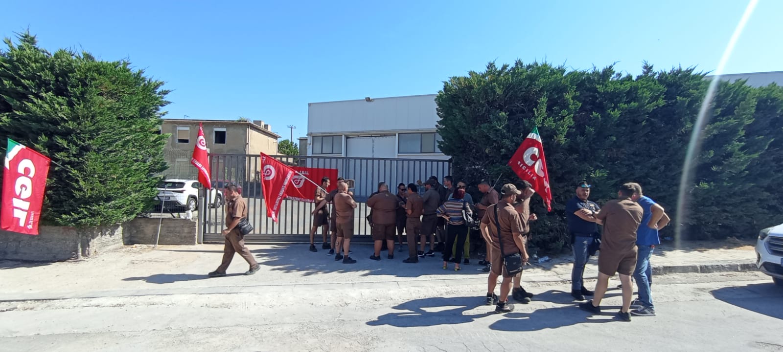 Caltanissetta, zona industriale: durante sit-in pacifico, scioperante investito da furgone