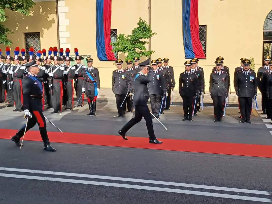 Folla festante a Caltanissetta per il 208° Annuale di Fondazione dei Carabinieri. Colonnello Pascale: “Sacrificio ed umanità, siamo la Benemerita”