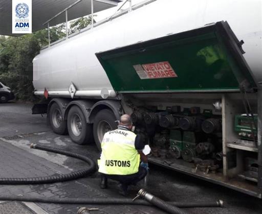 Sicilia, sequestrati 60.000 litri di gasolio adulterato