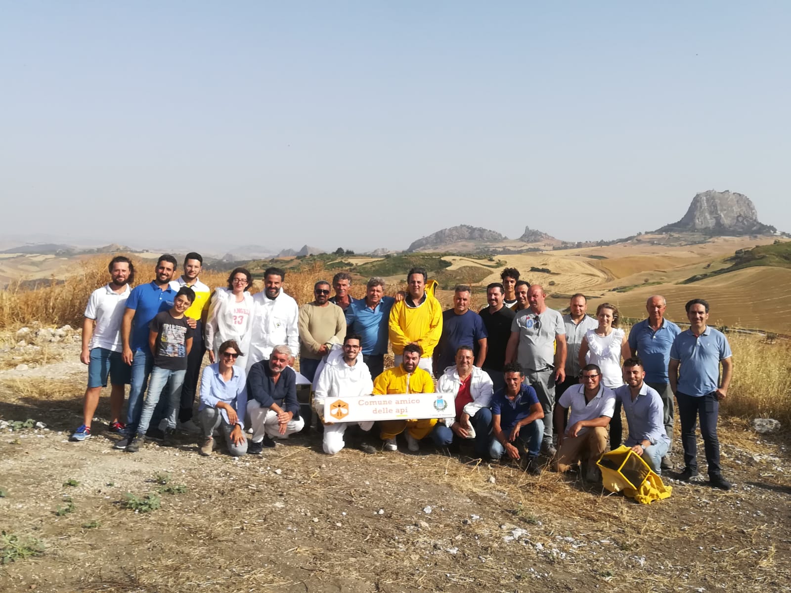 Mussomeli, corso base per apicoltori. Pubblico attento e attestato di partecipazione