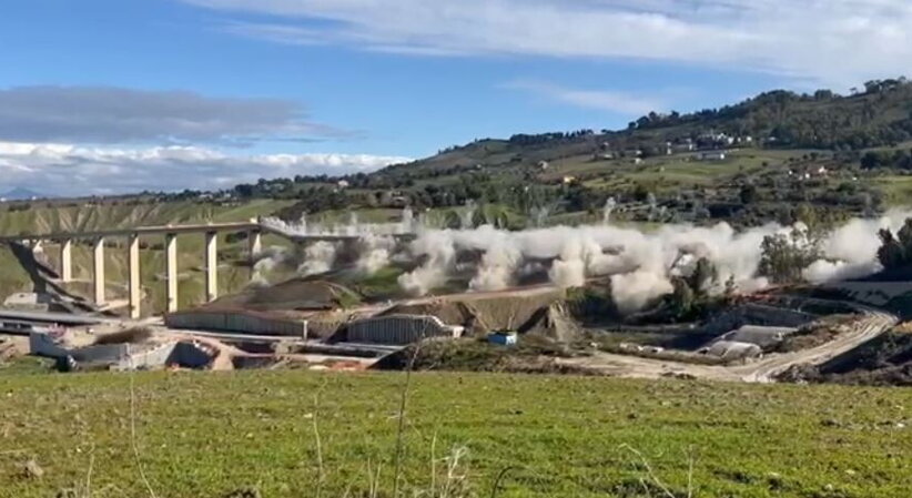Caltanissetta. Eseguita demolizione controllata dell’ultima porzione del viadotto San Giuliano sulla SS 640