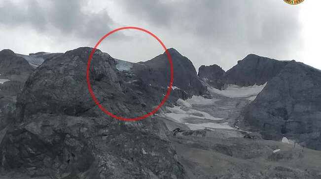 Crolla un seracco di ghiaccio sulla Marmolada: sei morti, una decina i dispersi