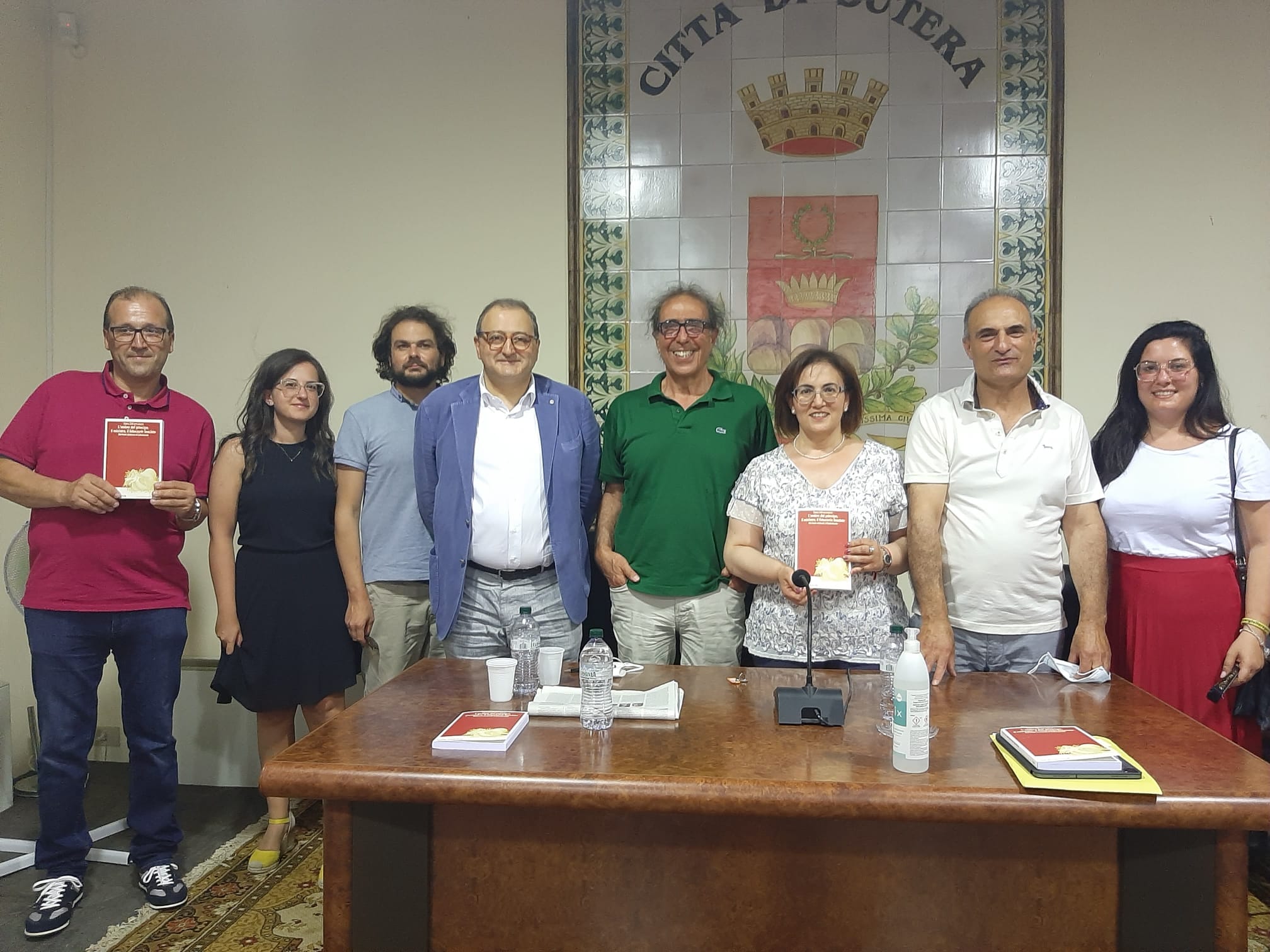 Sutera. Interesse e partecipazione per la presentazione del libro “L’ombra del principe, il ministro, il fiduciario fascista – nel feudo elettorale di Caltanissetta” di Gero Difrancesco.