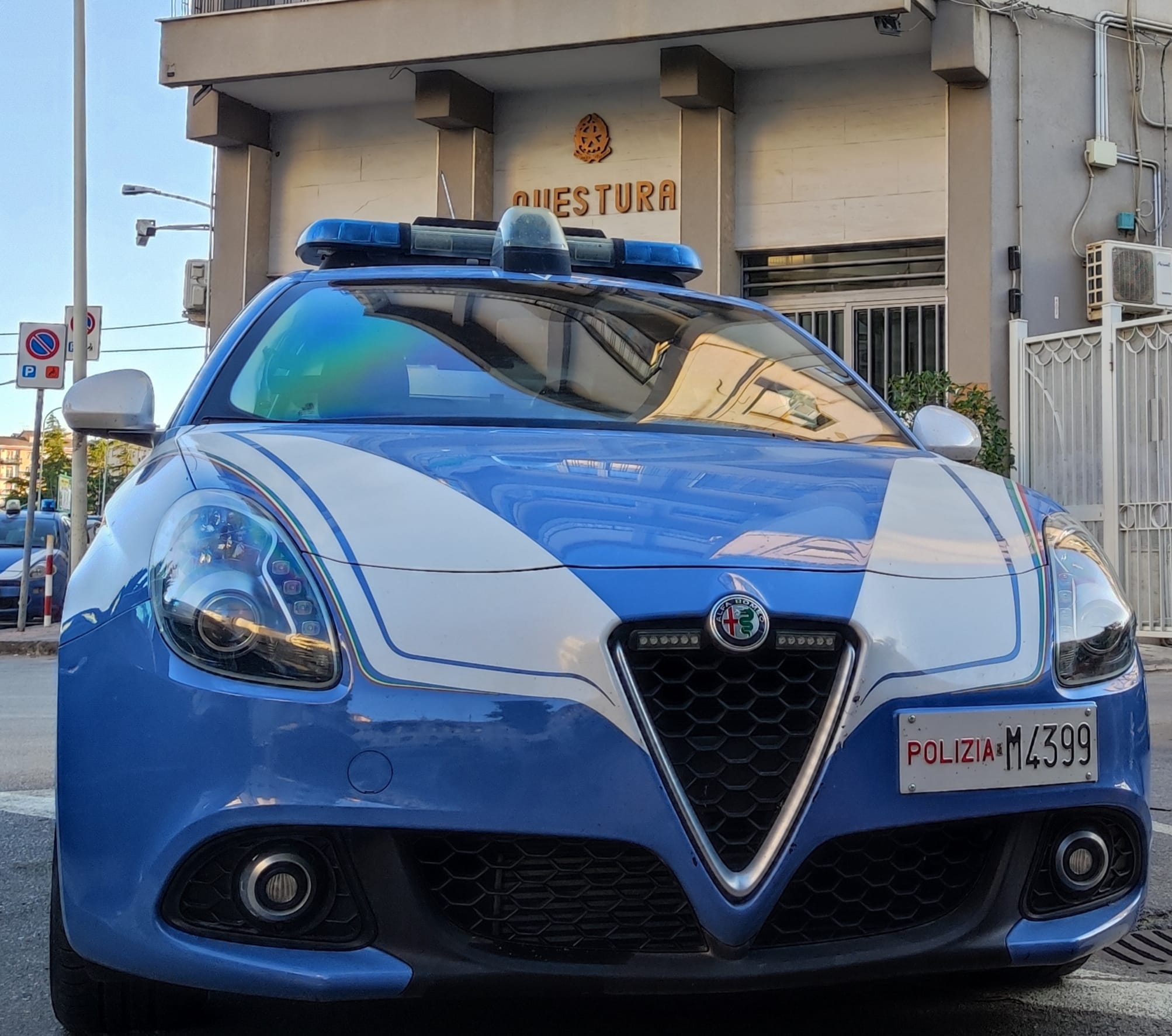 Caltanissetta: branco violento aggredì un “rivale in amore”: Polizia emette 5 fogli di via