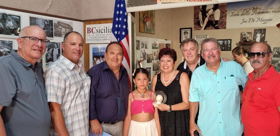 Donata alla Casa Museo Joe Di Maggio la palla da baseball autografata dal leggendario campione