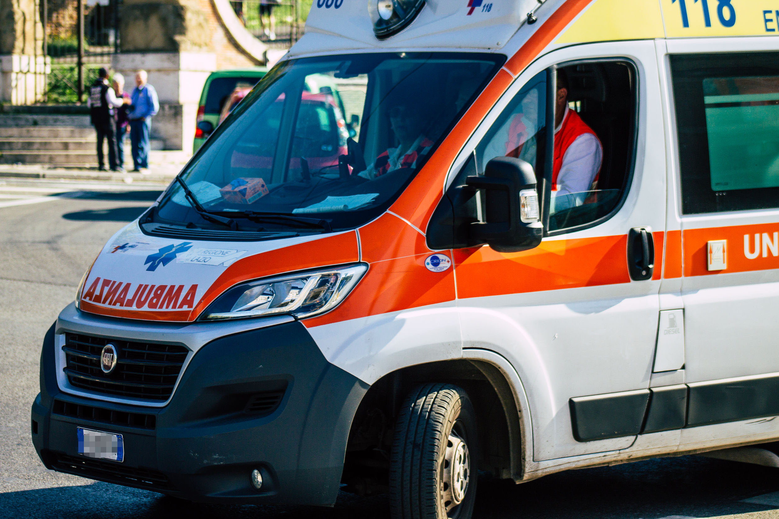 Rassegna stampa. Sicilia: l’ambulanza arriva senza medico e infermiere, anziana muore nel tragitto per l’ospedale