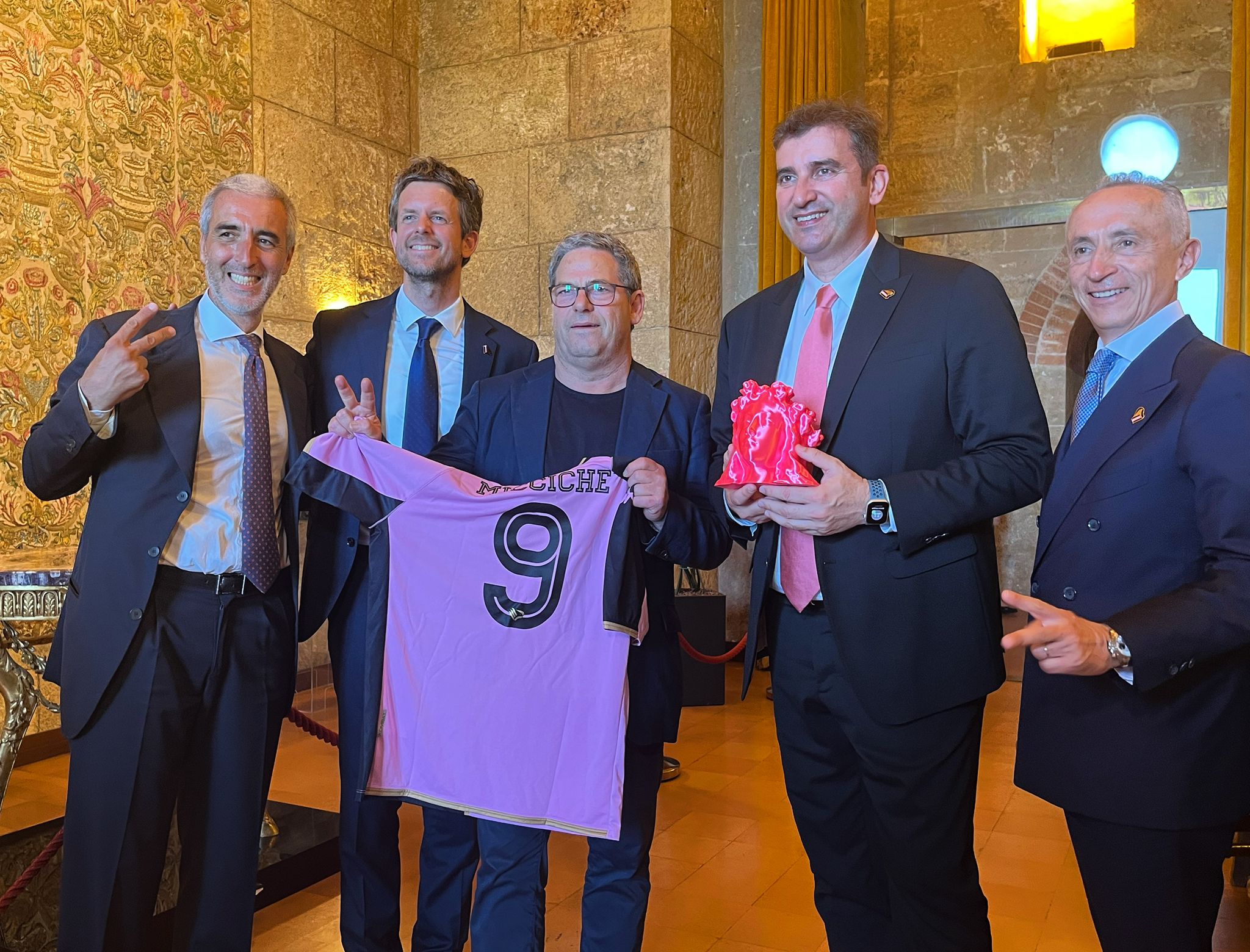 Ricevuta dal presidente dell’Ars Gianfranco Miccichè una delegazione del City Football Group che ha acquistato il Palermo