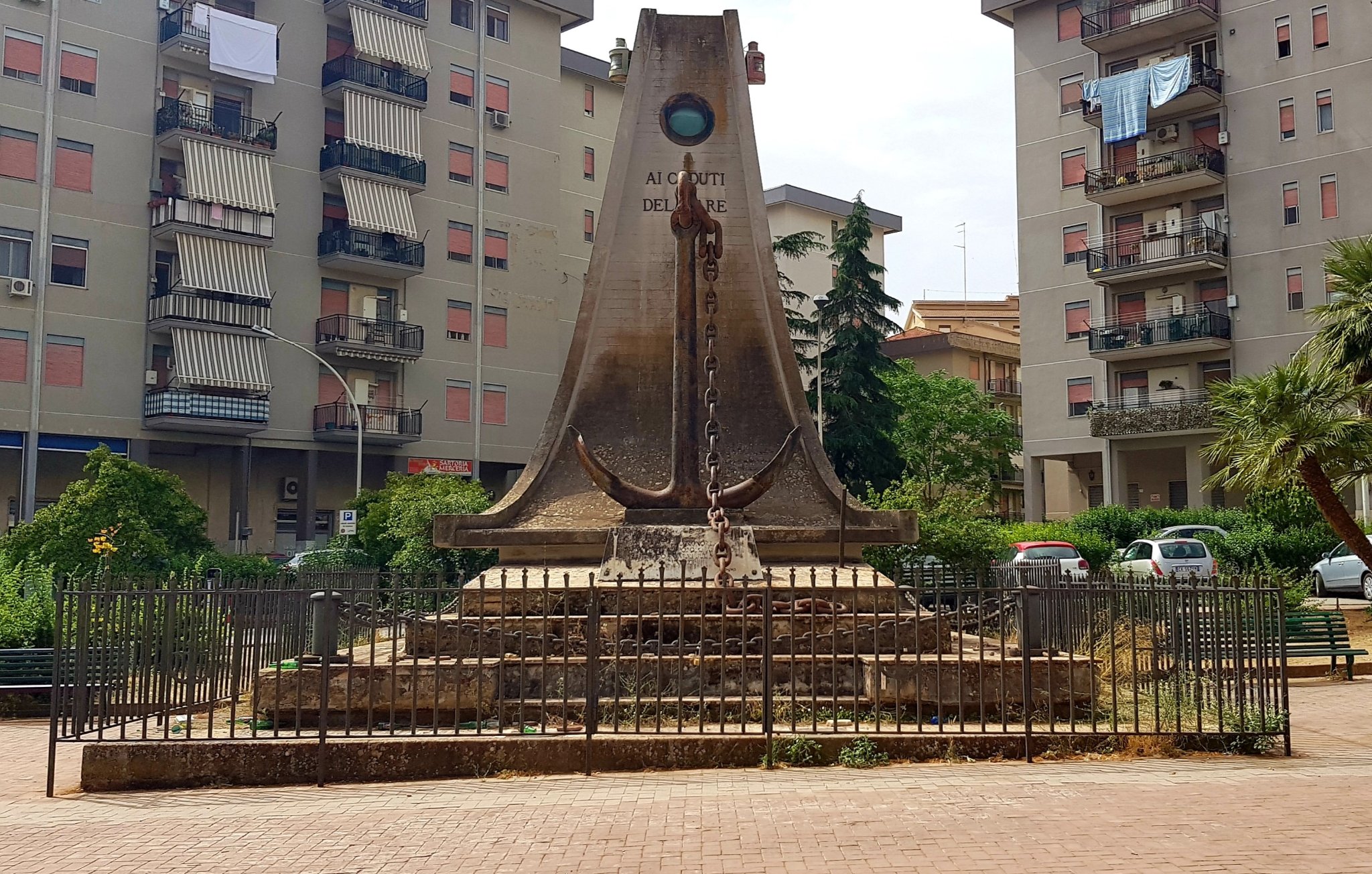 Caltanissetta. Leandro Janni (Italia Nostra Sicilia): “Il monumento ai Caduti del Mare presenta un degrado strutturale e contestuale”
