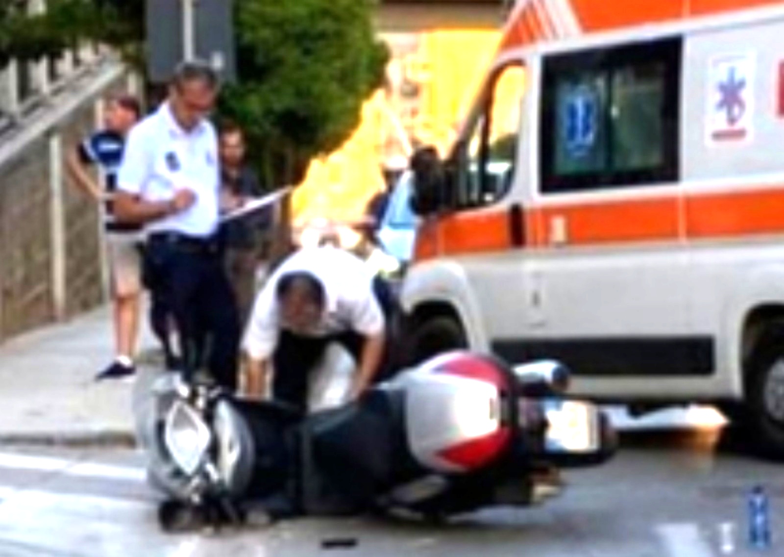 Caltanissetta, scooter investe pedoni: bimbo di 4 anni in gravi condizioni, 4 feriti