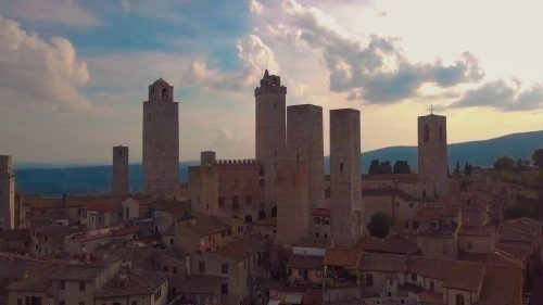 Volano le locazioni turistiche e gli acquisti di seconde case