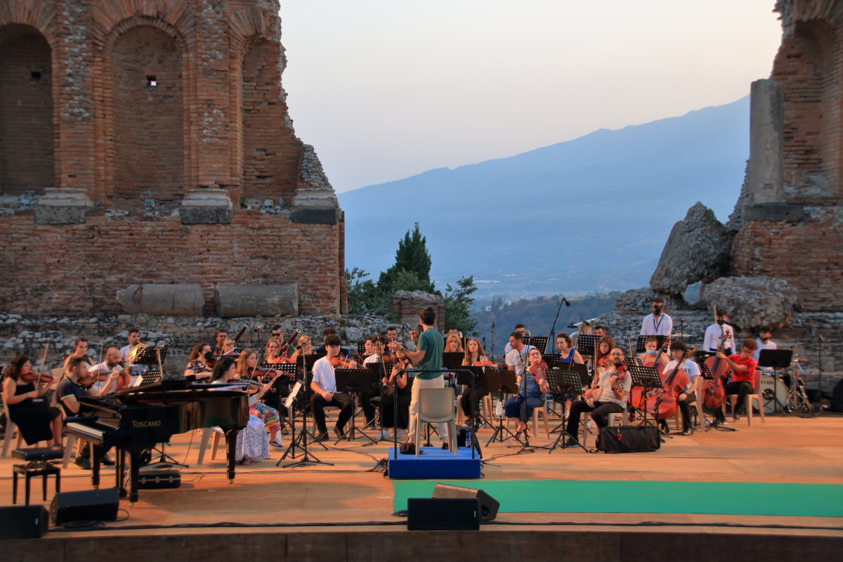 La Giovane Orchestra Sicula al teatro antico di Taormina per il Nations Award