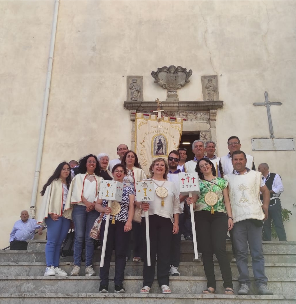 Mussomeli, Confraternita SS. Sacramento San Giovanni in trasferta a Caltavuturo. Partecipazione al centenario Confraternita di Caltavuturo.