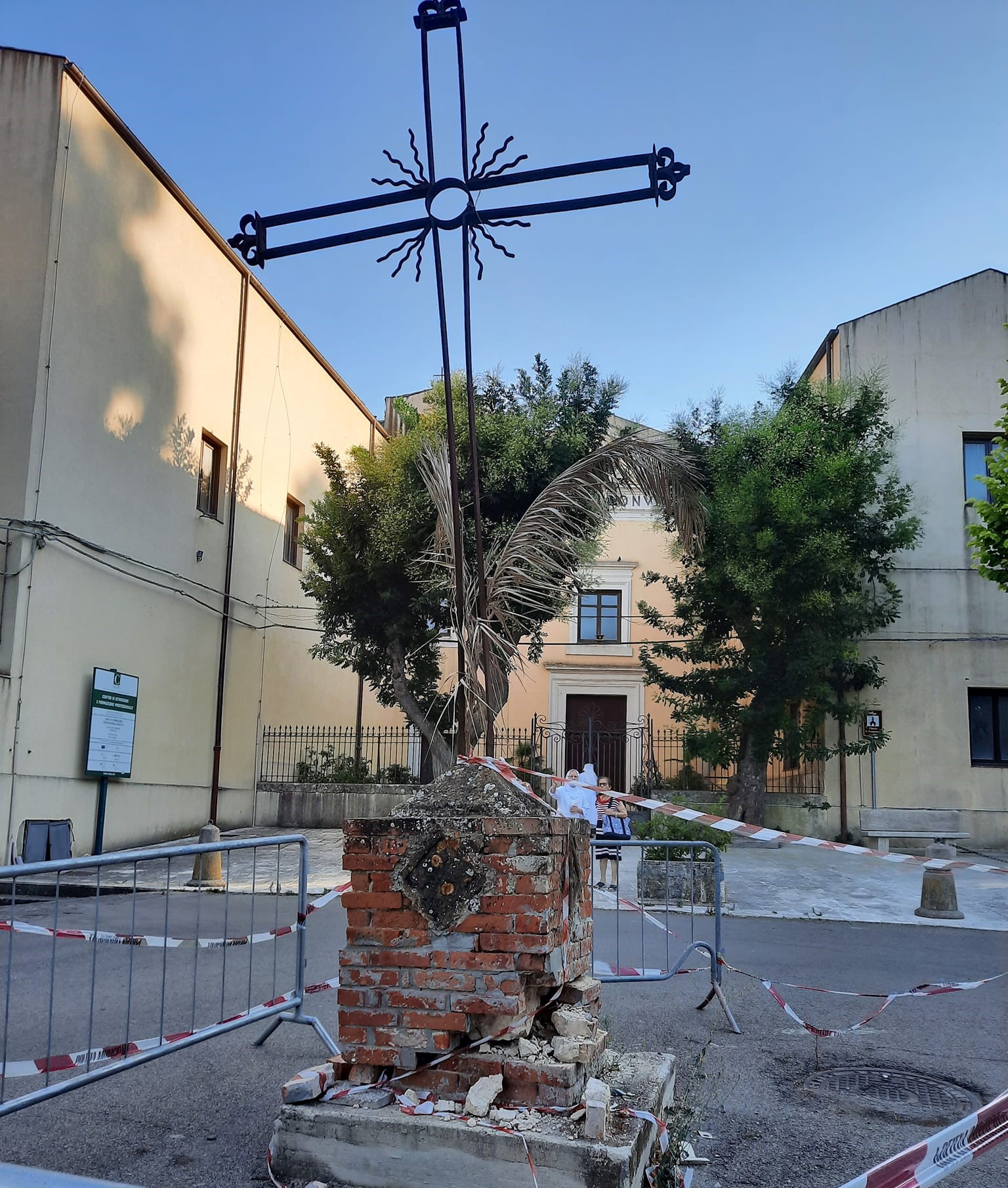 San Cataldo. Appello del parroco Giovanni Galante per la sistemazione della Croce dei Cappuccini