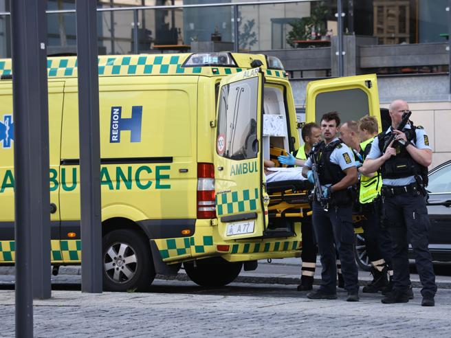 Ultim’ora, Danimarca: polizia riferisce di diversi morti in sparatoria in centro commerciale a Copenaghen