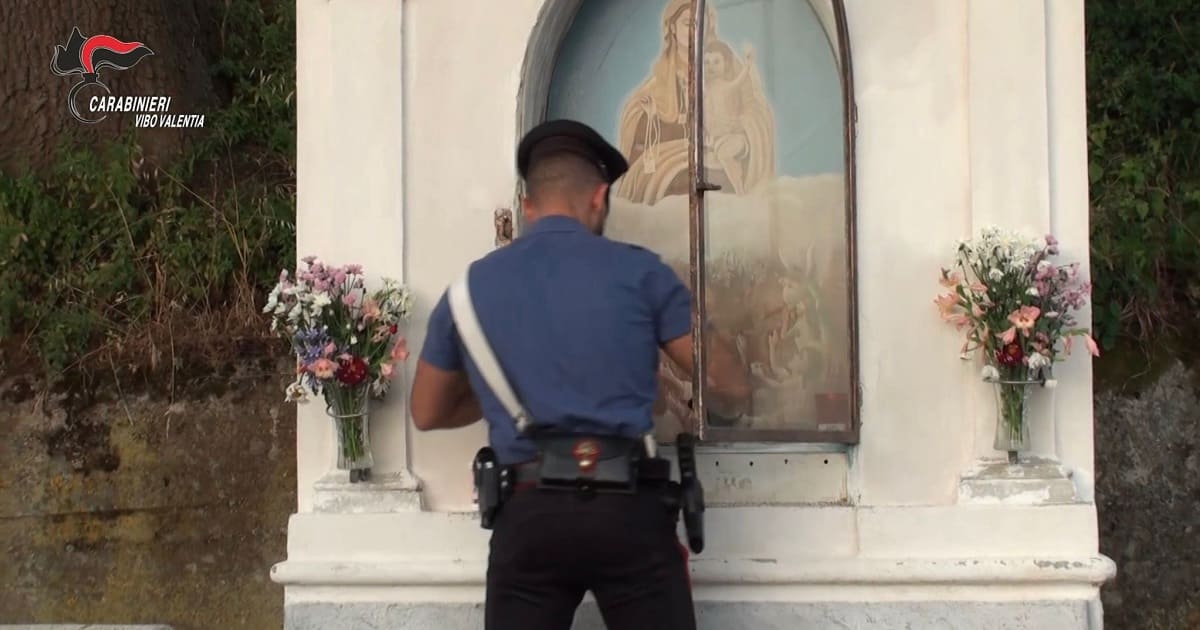Droga nascosta nella teca votiva della Madonna. Tre arresti dei Carabinieri
