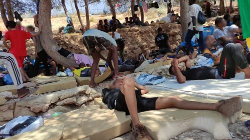 Lampedusa, il sindacato denuncia: “Polizia allo stremo, mancano mediatori”