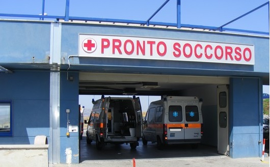 Scoppia bombola gas, feriti tre vigili del fuoco. Deflagrazione mentre spegnavano rogo in canneto dell’agrigentino