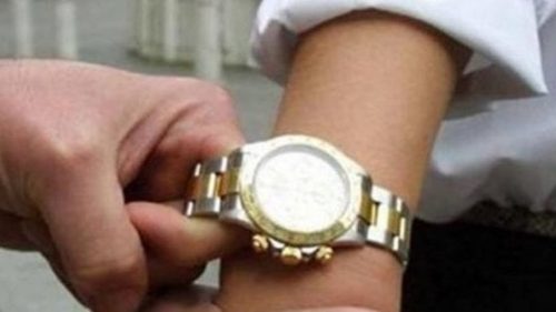 Scippo in centro a Milano: rubato orologio da 700 mila euro