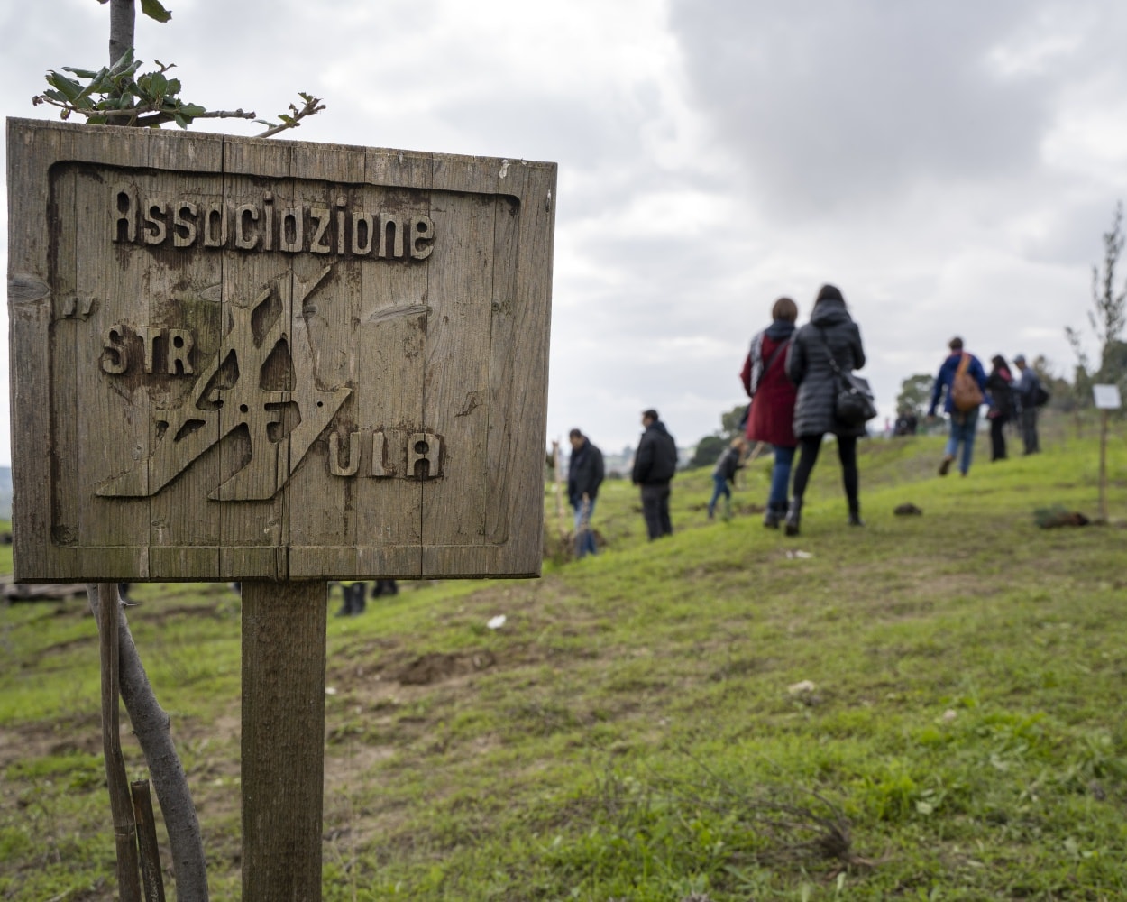 San Cataldo. Accolto da tanti l’appello dell’associazione “Straula” di andare al Parco Urbano “Achille Carusi” per innaffiarne gli alberi