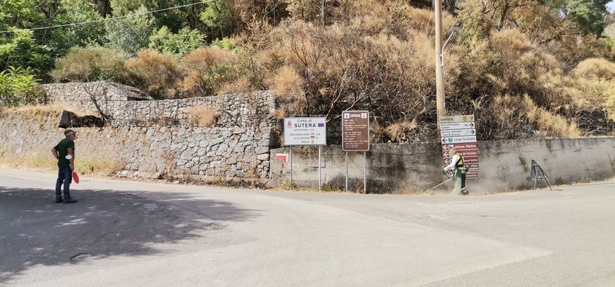 Sutera. Grazie a convenzione tra Comune ed Esa, in corso lavoro di scerbatura di alcune aree del paese