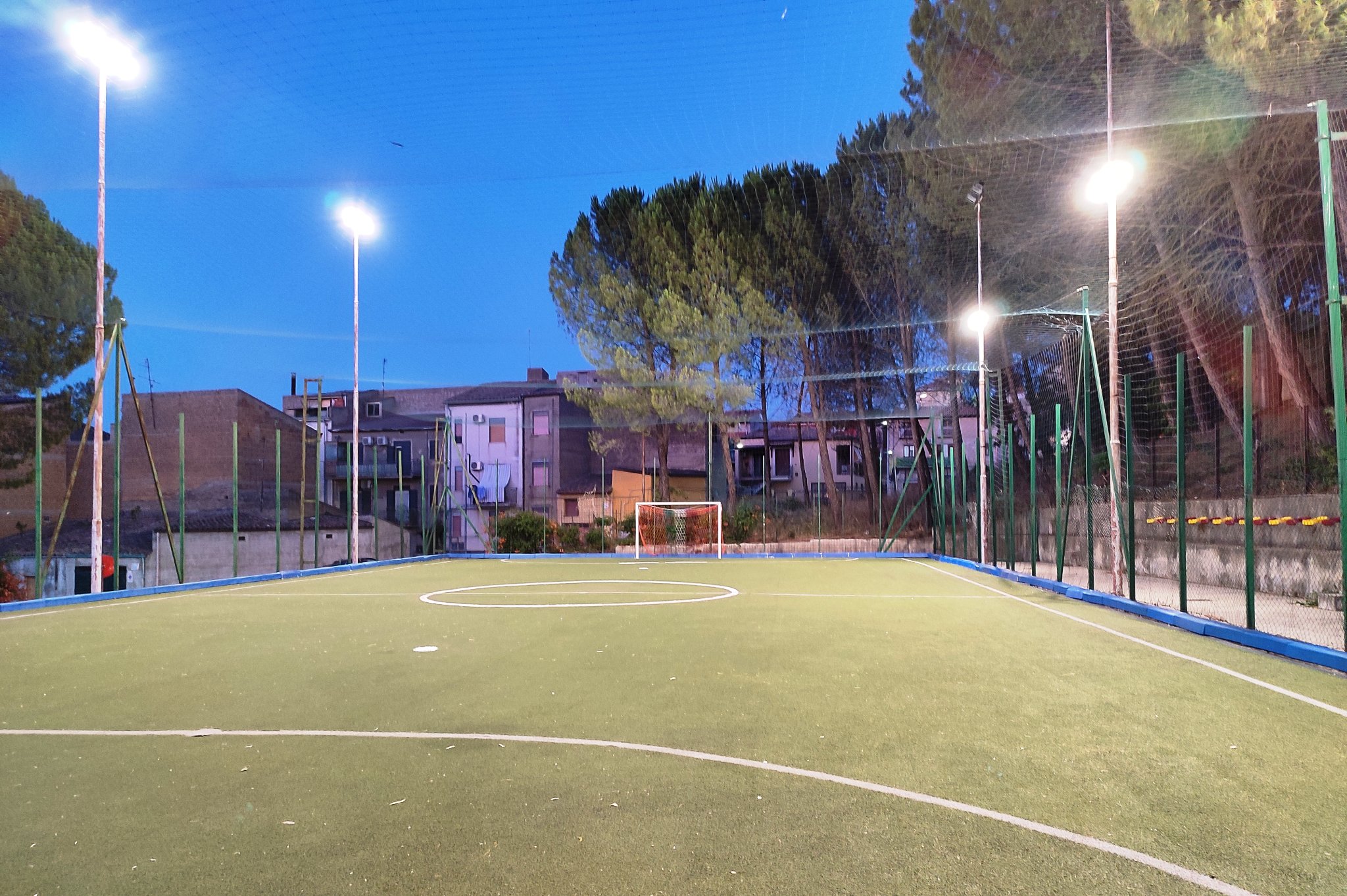 Vallelunga. Completati interventi di manutenzione nel campo di calcio a 5 e nel campo da tennis