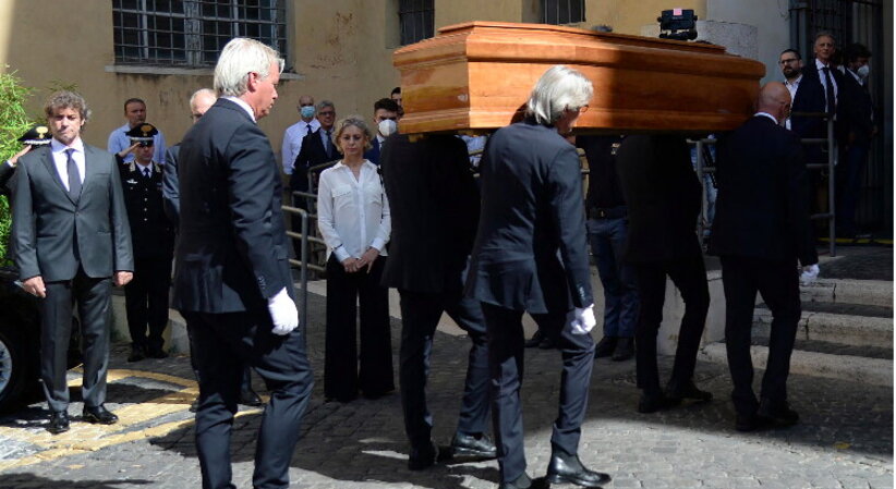 L’ultimo saluto a Piero Angela, folla per la Camera ardente in Campidoglio