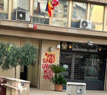 Sicilia, sede regionale della CGIL imbrattata con scritte No Vax