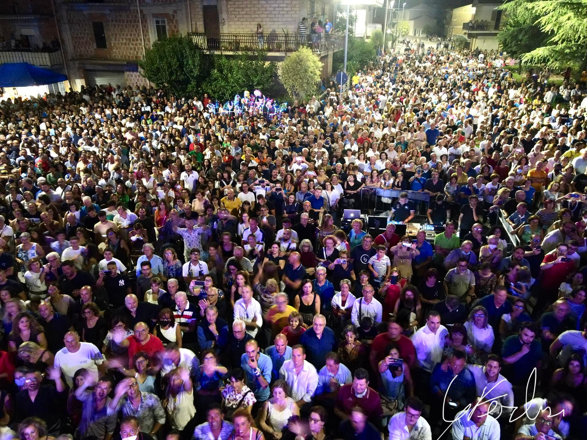 Straordinario fine settimana a Milena con I NOMADI IN CONCERTO. Un fiume di persone