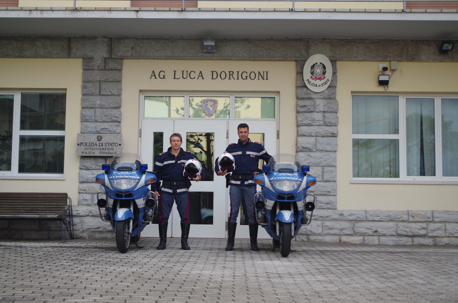 Italia. Bloccata nel traffico rischiava di partorire in auto, ma due poliziotti della Stradale l’hanno scortata fino in Ospedale