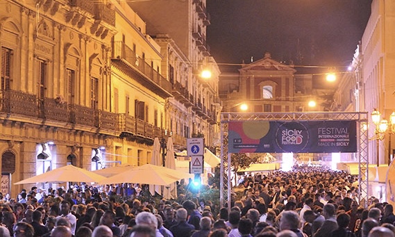 Caltanissetta. Dal 2 al 4 settembre torna “M’arricrìo Music Fest” e il Sicily Food Festival” tra street food e concerti