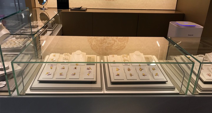 Italia. Finge di essere ricca e si fa consegnare gioielli per 65 mila euro: denunciata una trentottenne
