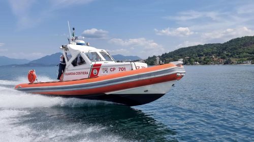 Disperso in mare a Siracusa dopo aver soccorso ragazzi, ricerche in corso