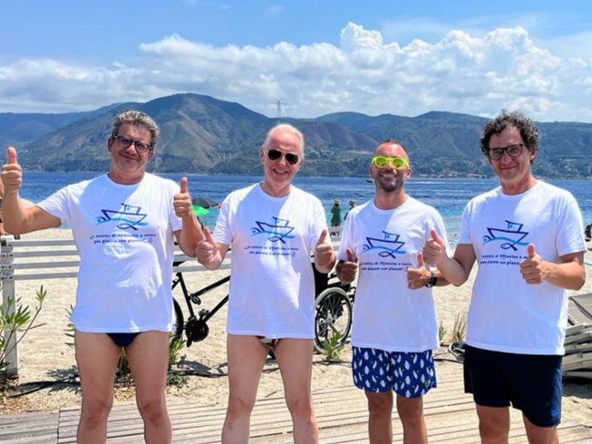 Dal sogno alla realtà. Quattro amici siciliani e nisseni d’adozione  attraversano a nuoto lo Stretto di Messina