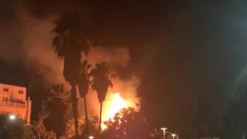 Incendio doloso nella villa comunale di Canicattì