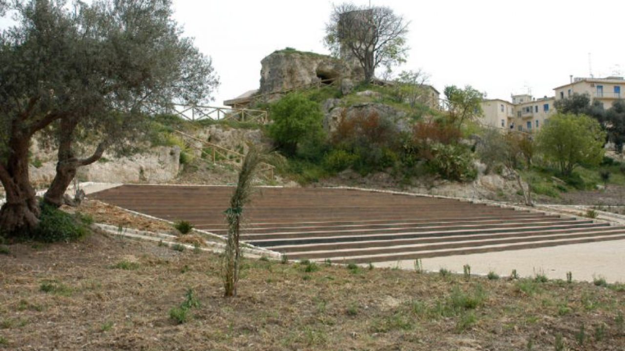 Teatri di Pietra,   venerdì 12 agosto in scena Clitennestra Vs Ifigenia al Parco Archeologico Palmintelli di Caltanissetta
