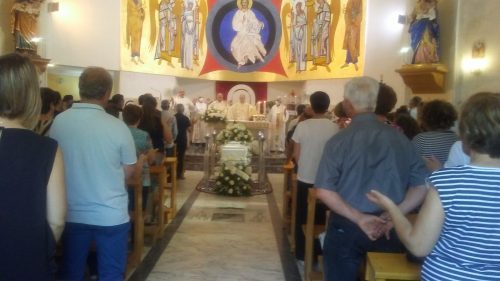 Mussomeli, commossa partecipazione alle esequie del dodicenne Michele Lanzalaco. Mons. Francesco Lomanto: ”Michele rimane nei cuori di tutti”