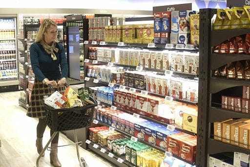Carrefour contro l’inflazione: in Francia congelati i prezzi di 100 prodotti di prima necessità