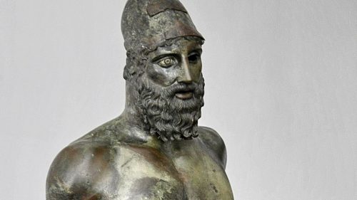 Bronzi di Riace trafugati in Sicilia? Indaga la procura di Siracusa: l’ipotesi che sarebbero stati trovati nei fondali di Brucoli