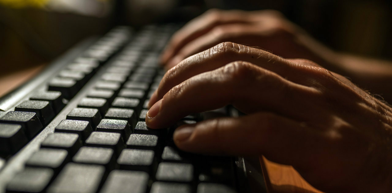 Caltanissetta, insulta l’ex compagna sui social: l’accusa si aggiunge a quella di stalking e maltrattamenti