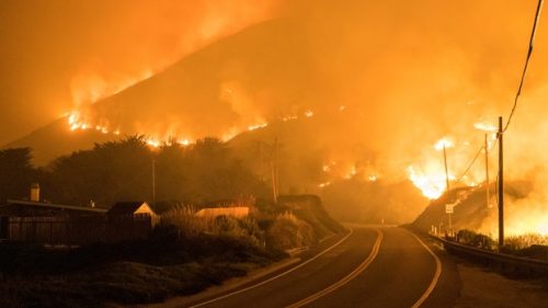 California: incendio continua a devastare: bruciati 21mila ettari di terra e 2mila evacuazioni