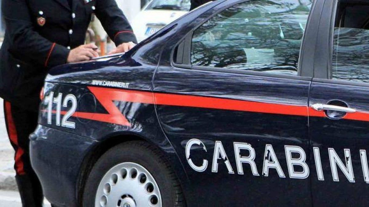 Nel nisseno, carabinieri a casa di un pregiudicato: cercano armi trovano droga