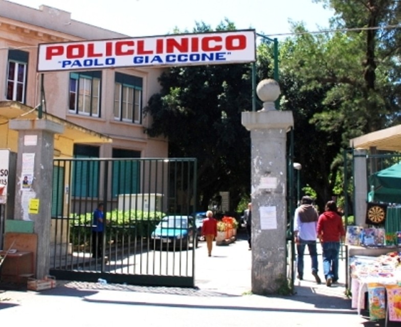 Puntano coltello a giovane medico del Policlinico di Palermo costringendolo a prelevare mille euro dal Bancomat