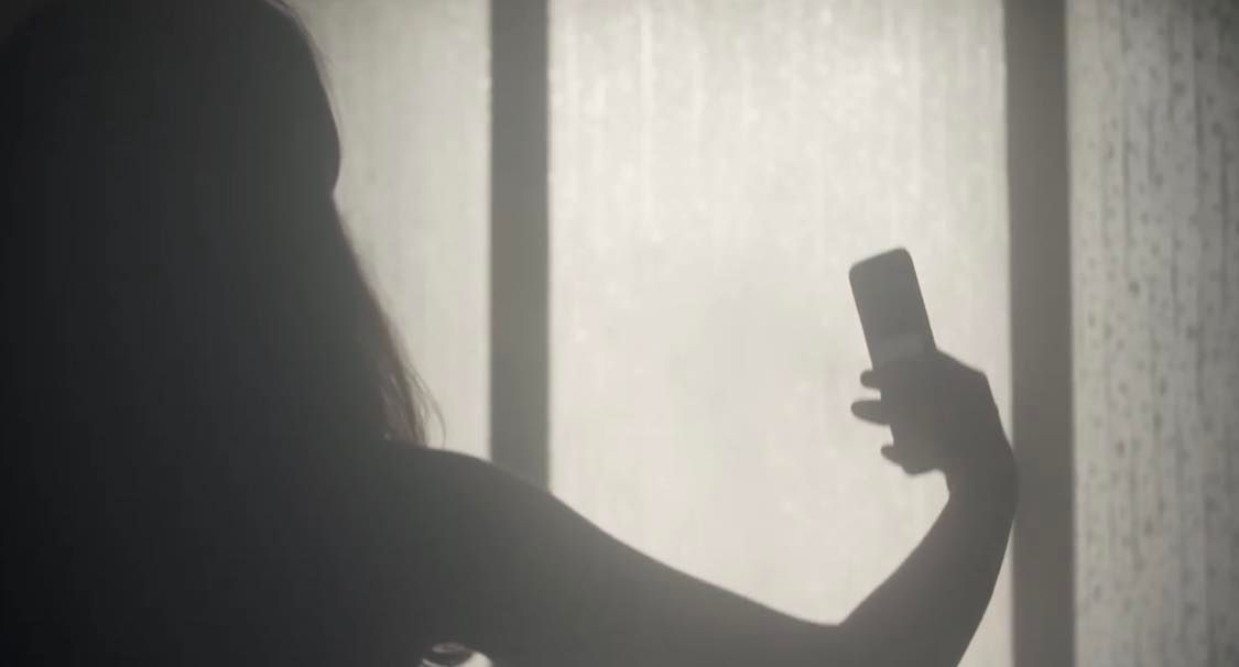 Negli ultimi mesi in aumento in danno degli adolescenti i casi di sextortion attraverso i social. I consigli della Polizia Postale