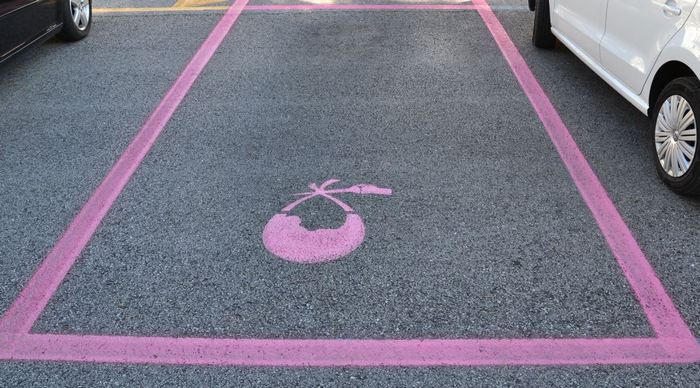 San Cataldo. Ventidue nuovi parcheggi rosa. Il sindaco Comparato e l’assessore Guttilla: “Importante progetto di mobilità solidale e sostenibile”