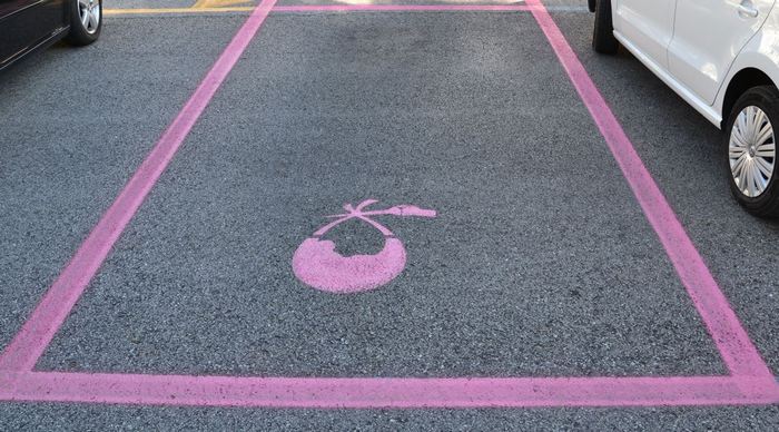 San Cataldo. Ventidue nuovi parcheggi rosa. Il sindaco Comparato e l’assessore Guttilla: “Importante progetto di mobilità solidale e sostenibile”