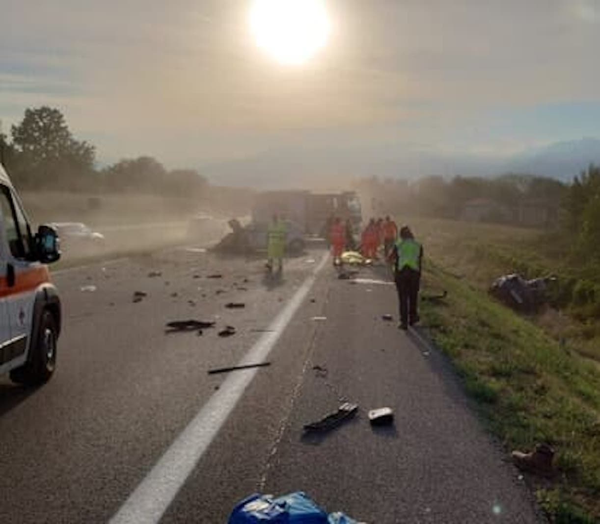 Famiglia siciliana distrutta in un incidente stradale: morti padre, madre e figlio 15enne