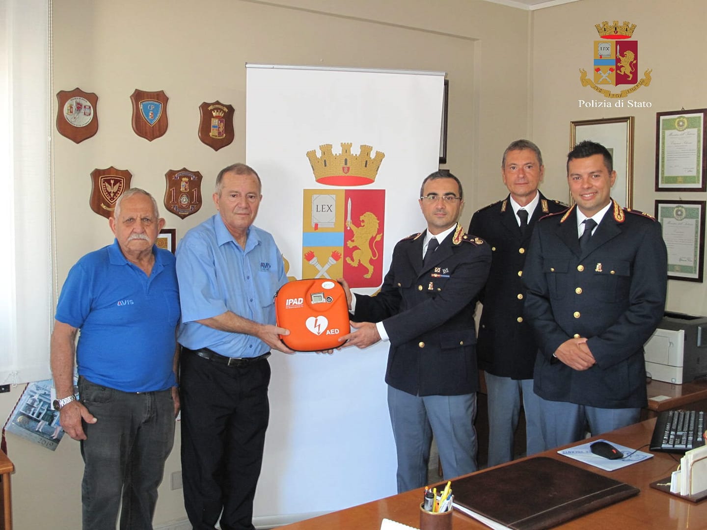 Sicilia. A Vittoria Avis dona defibrillatore al Commissariato di Polizia