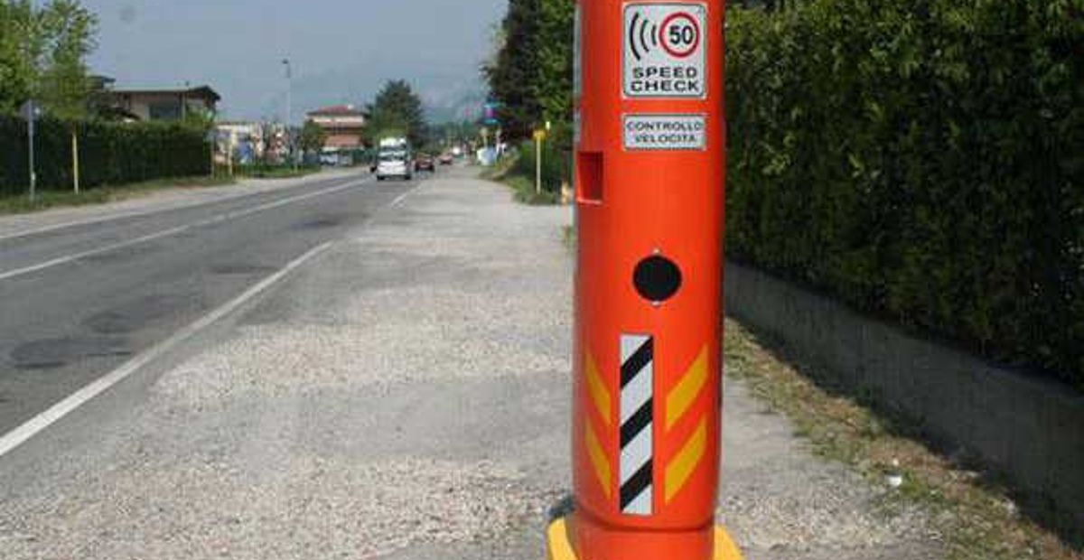 Rubano colonnina dell’autovelox: denunciati due giovani dai Carabinieri